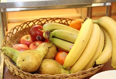 Frukter erbjuds i fartygets mäss Frukter erbjuds i fartygets mäss
